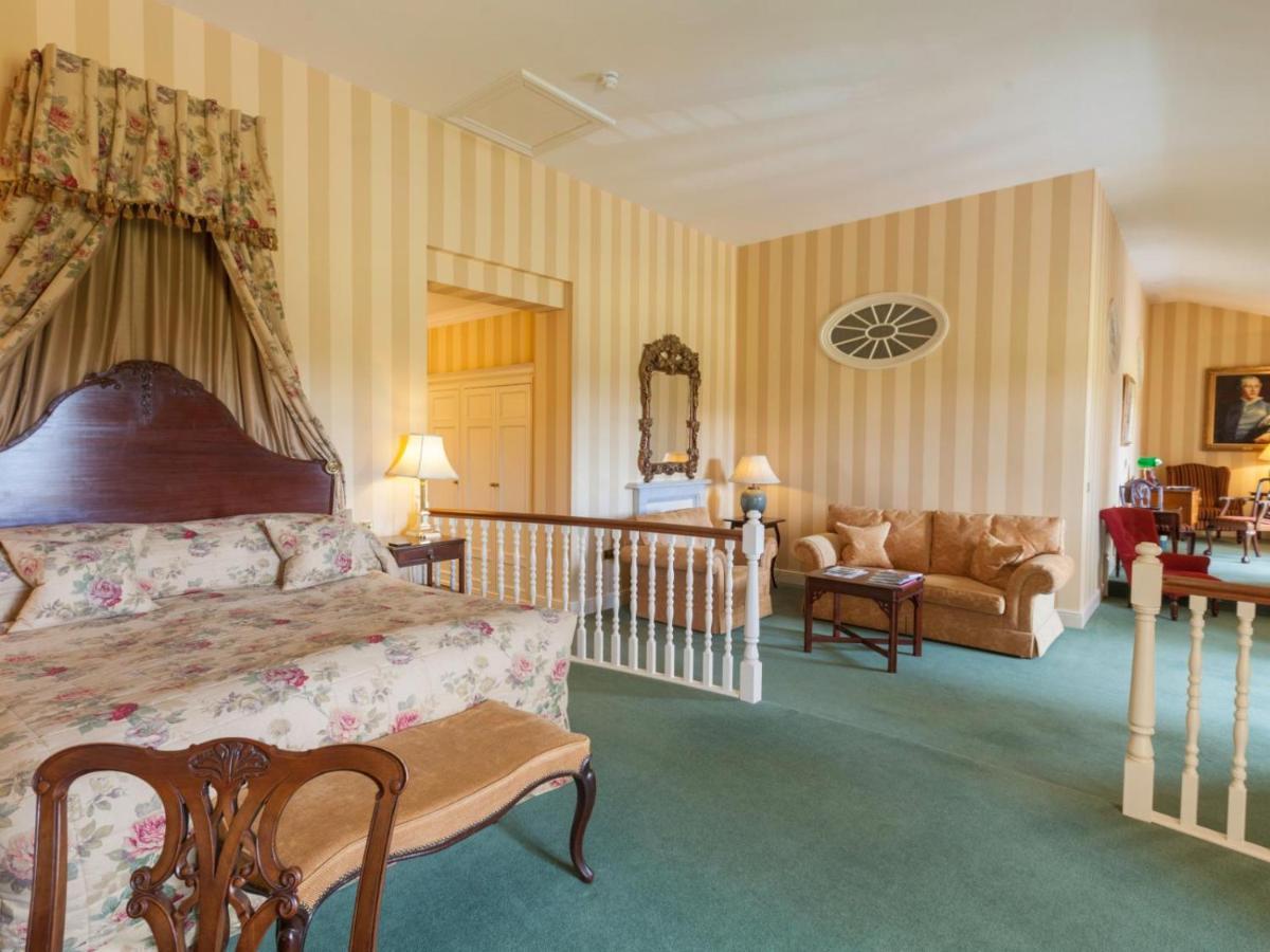 Luton Hoo Hotel, Golf And Spa Bagian luar foto A suite at the hotel