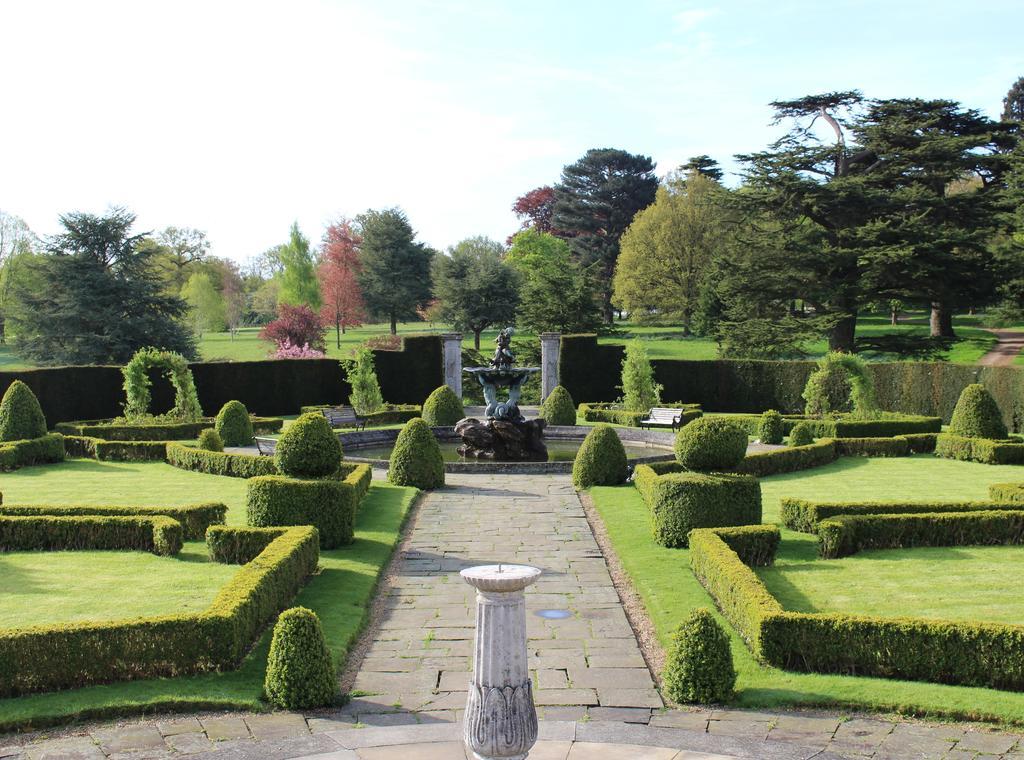 Luton Hoo Hotel, Golf And Spa Bagian luar foto The Italian Gardens