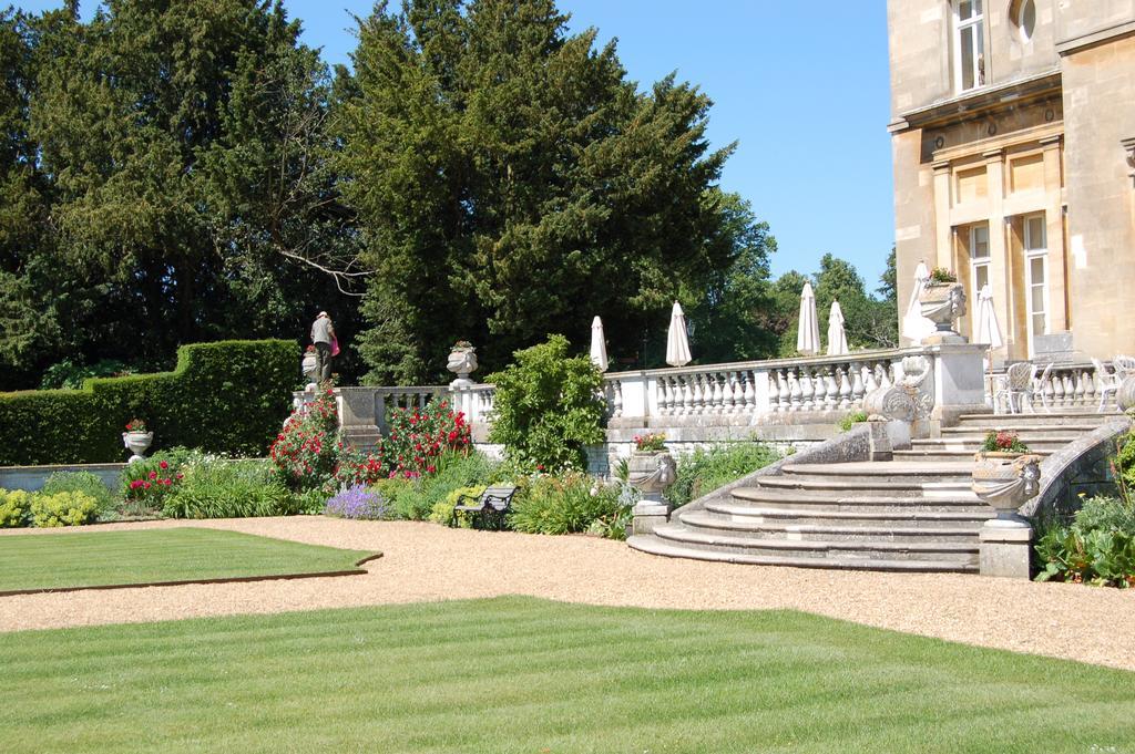 Luton Hoo Hotel, Golf And Spa Bagian luar foto The gardens