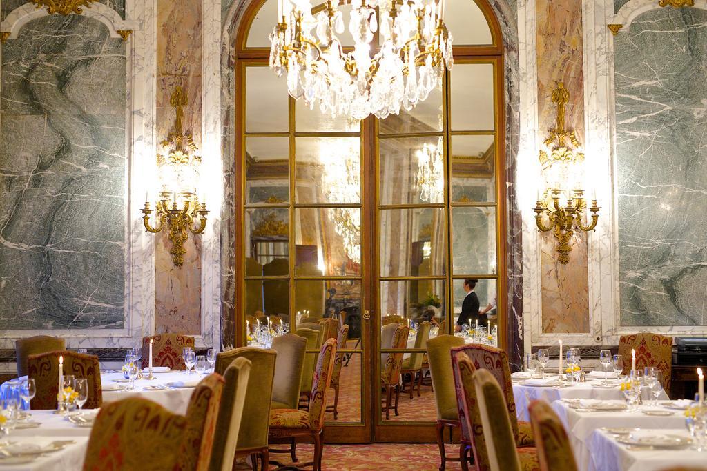 Luton Hoo Hotel, Golf And Spa Bagian luar foto The restaurant
