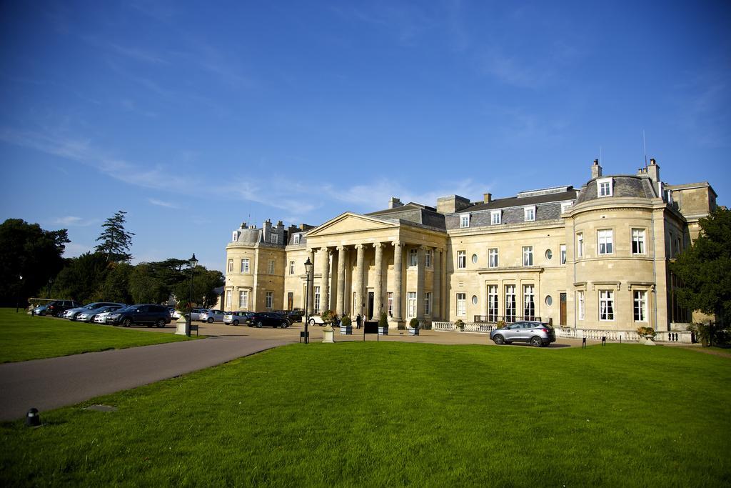 Luton Hoo Hotel, Golf And Spa Bagian luar foto The main entrance of the hotel