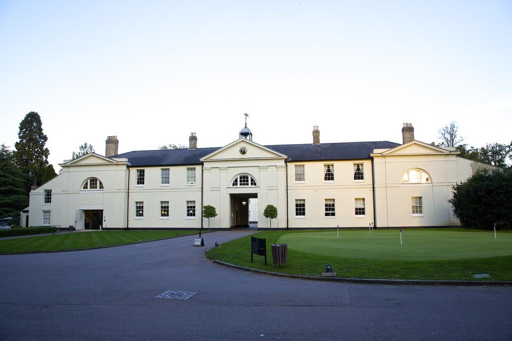Luton Hoo Hotel, Golf And Spa Bagian luar foto The Stable, the main entrance to the Royal Lodge