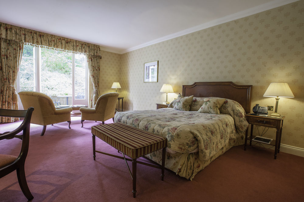 Luton Hoo Hotel, Golf And Spa Bagian luar foto A bedroom at the hotel