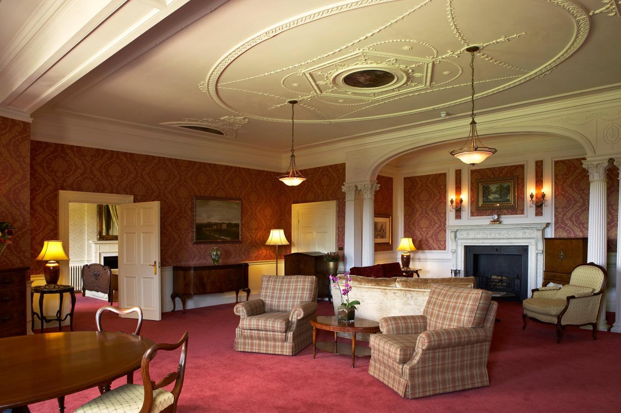 Luton Hoo Hotel, Golf And Spa Bagian luar foto The living room